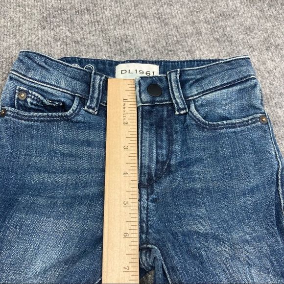 DL1961 Hawke Skinny Jeans   Size 3 junior medium wash - Picture 2 of 9